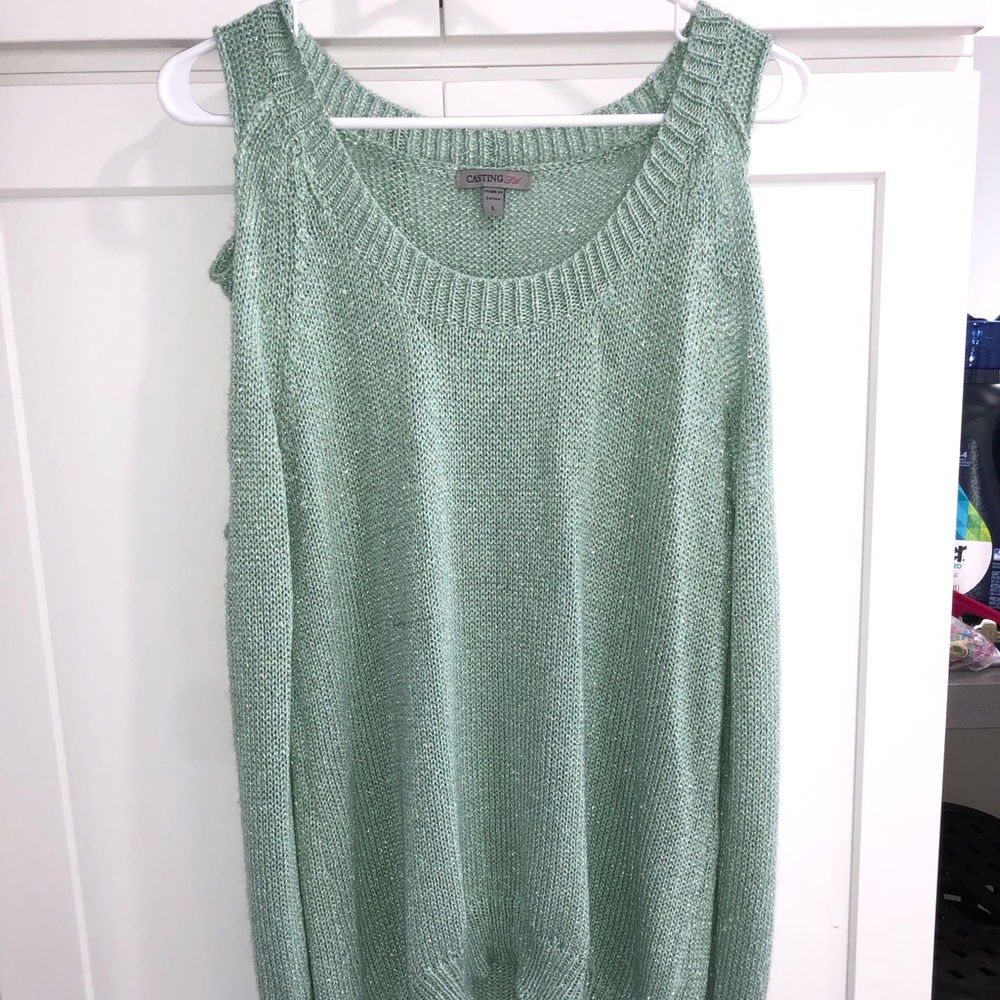 Cold shoulder Long sleeve sweatshirt